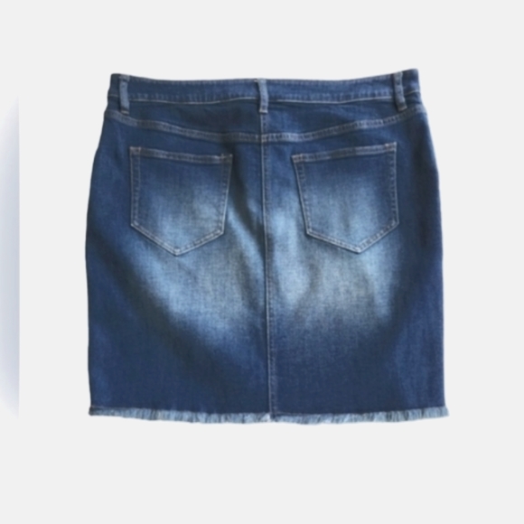 New York & Company Dresses & Skirts - New York and Company 19" blue denim skirt